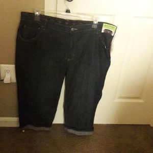 Women's Lee Mid-Rise Capri NWT